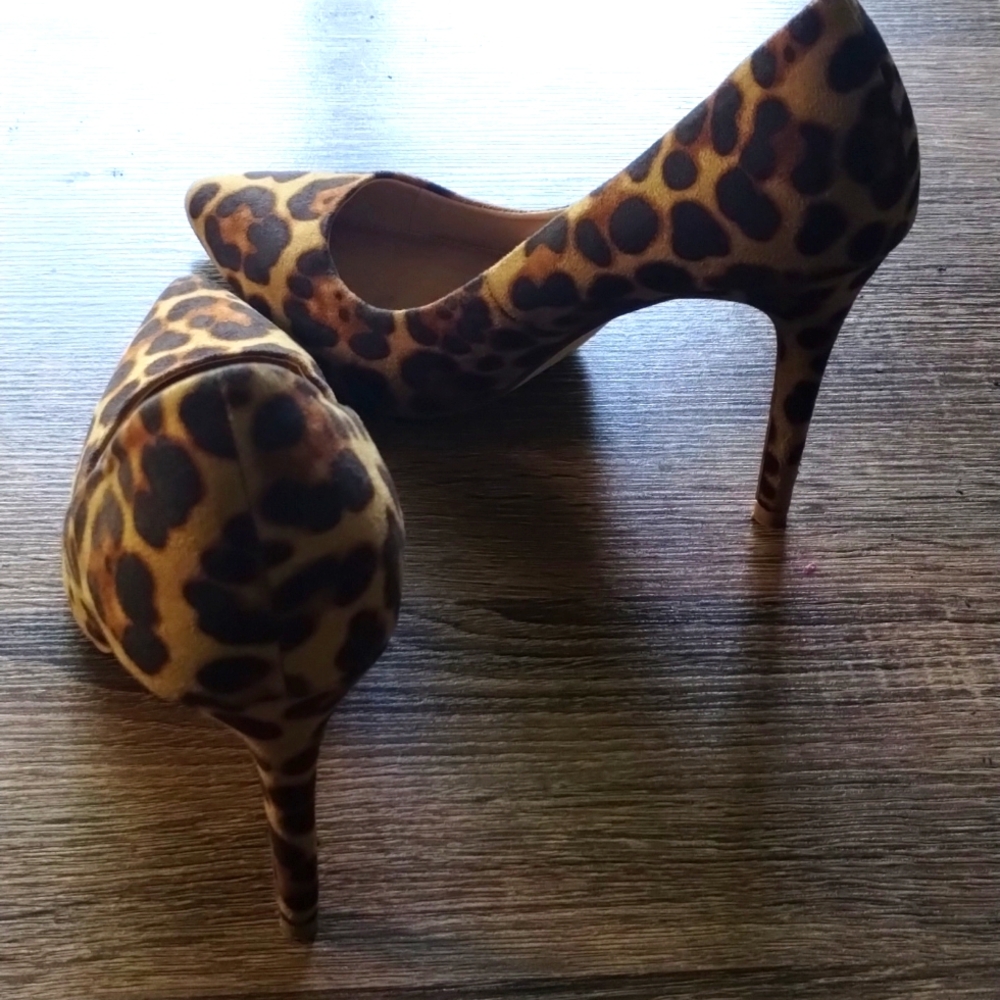 Mixx Shuz Suede Leopard print heels